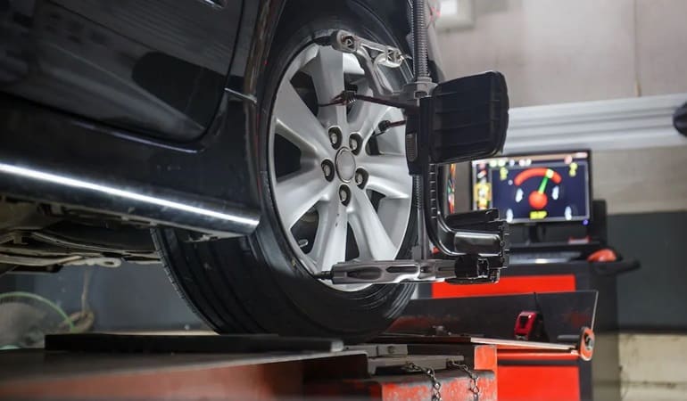 alineacion y balanceo en cali, servicio de alineacion y balanceo de llantas para carros en la ciudad de cali, total car service (4)